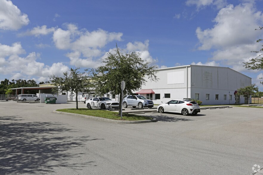 More Photos Of 7899 Drew Cir, Fort Myers Warehouse For Lease