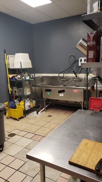 More Photos Of 2251-2259 W Taylor St, Chicago Restaurant For Lease