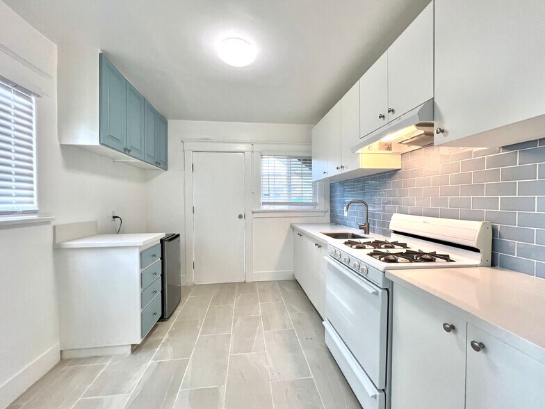 More Photos Of 2415 E 7th St, Long Beach Apartments For Sale