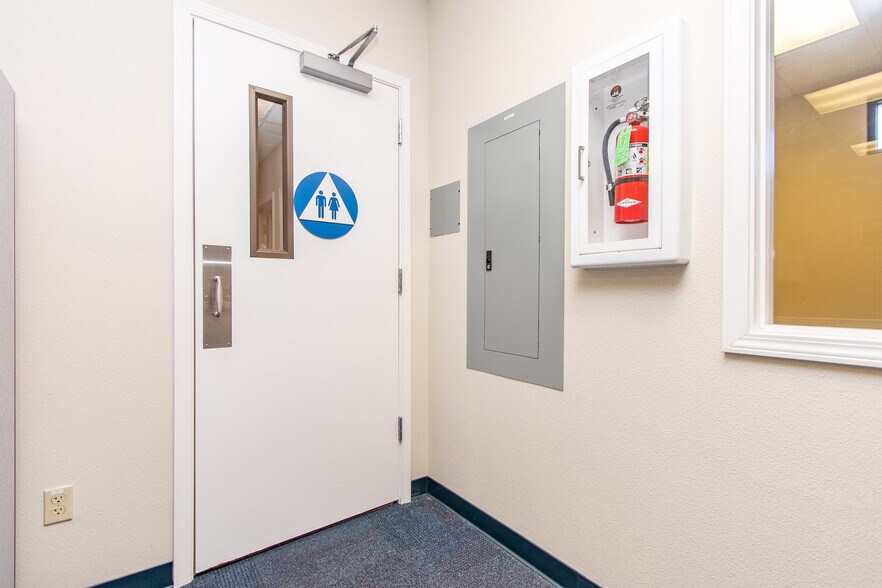 More Photos Of 971 E Broadway Ave, Atwater Office For Lease