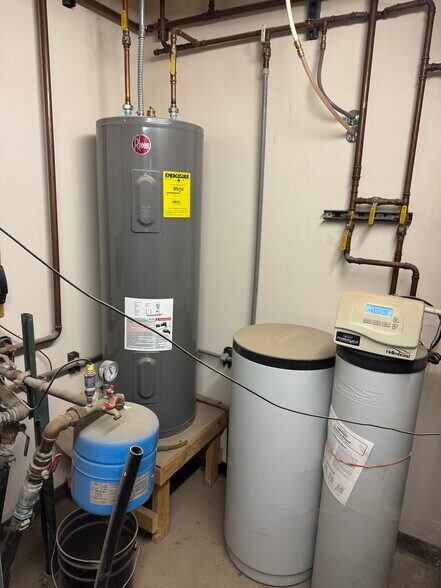 More Photos Of 309 24th Ave SW, Watford City Industrial For Sale