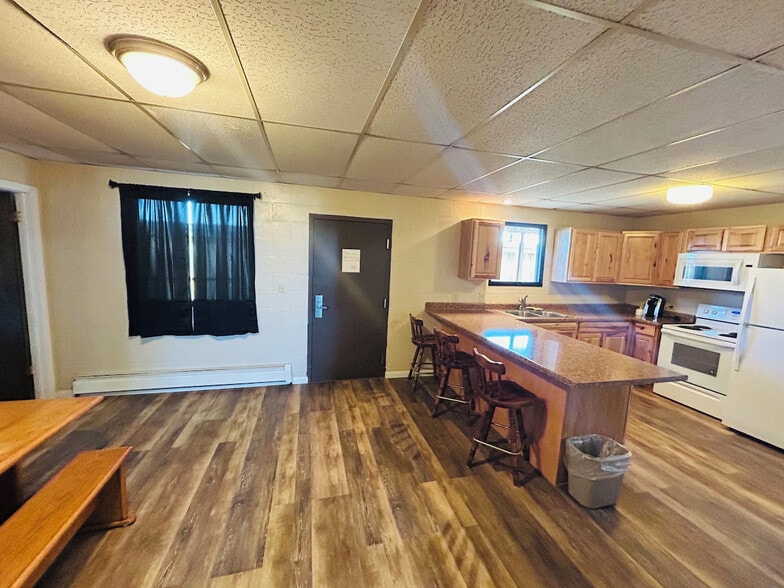 More Photos Of 109 16th St, Wheatland Hotel For Sale