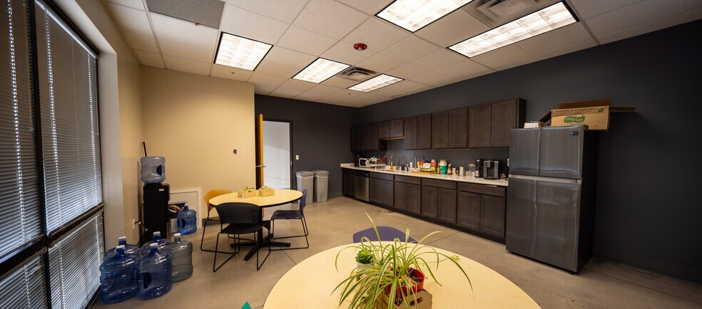 More Photos Of 6586 S Kenton St, Centennial Showroom For Lease