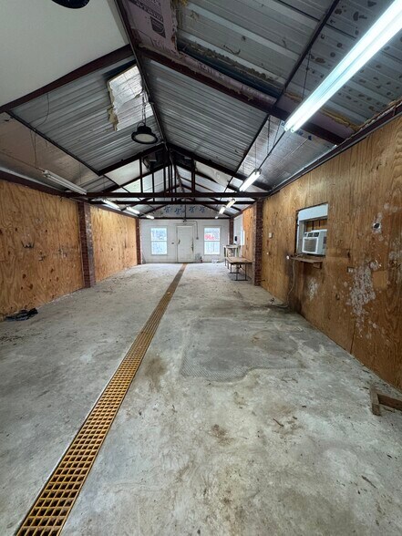 More Photos Of 608 W Wallace St, San Saba Restaurant For Sale