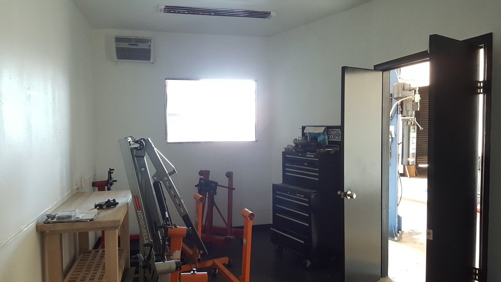 More Photos Of 1355 Brooks St, Ontario Warehouse For Lease