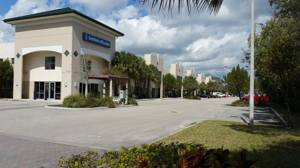 More Photos Of 10101 Lantana Rd, Lake Worth Showroom For Lease