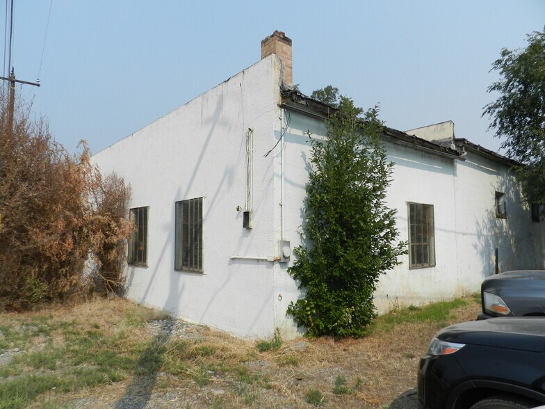 More Photos Of 104 Challis St, Salmon Warehouse For Sale