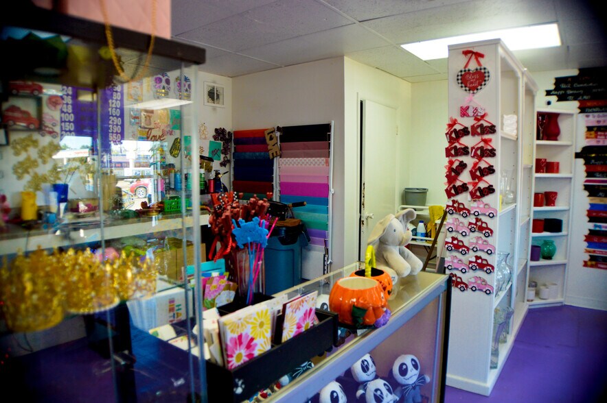 More Photos Of 1085-1091 S Federal Blvd, Denver Storefront Retail Office For Sale