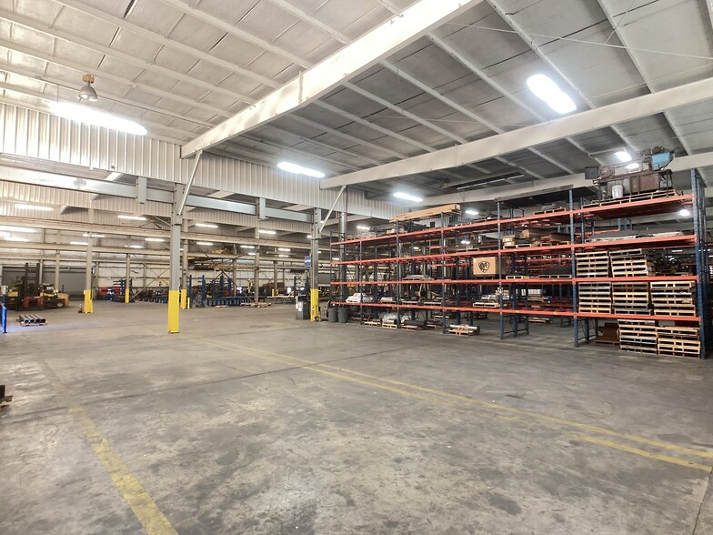 More Photos Of 9450 W Wingfoot Rd, Houston Manufacturing For Lease