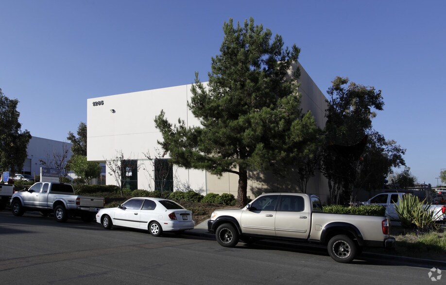 More Photos Of 1265 Distribution Way, Vista Showroom For Lease