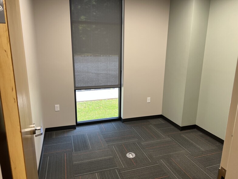 More Photos Of 1053 E London Park Dr, Forest Service For Lease