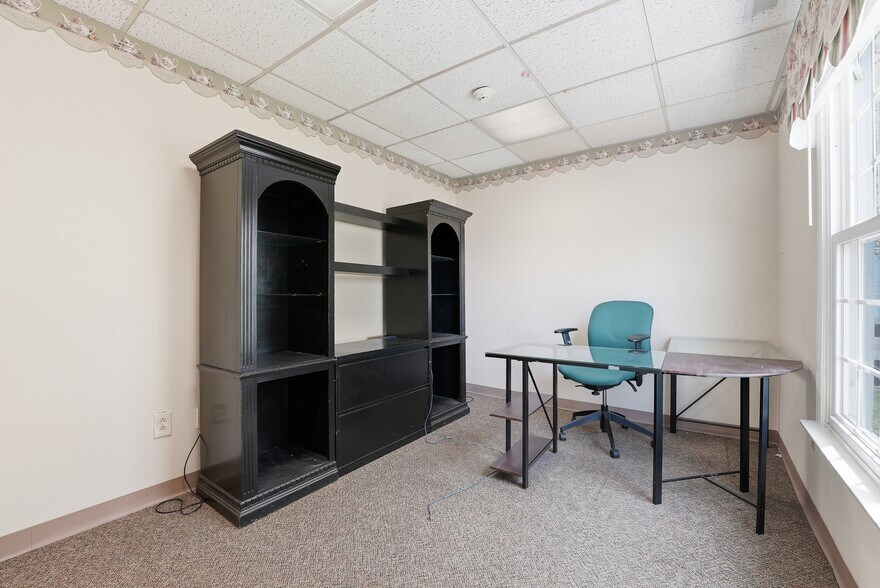 More Photos Of 24 Clifton St, Westfield Office For Sale