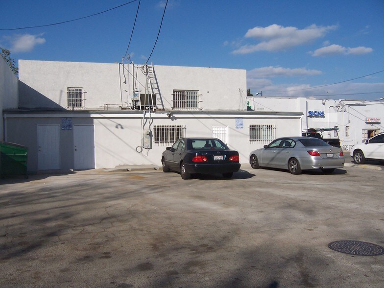 More Photos Of 18546 Sherman Way, Reseda Office For Lease