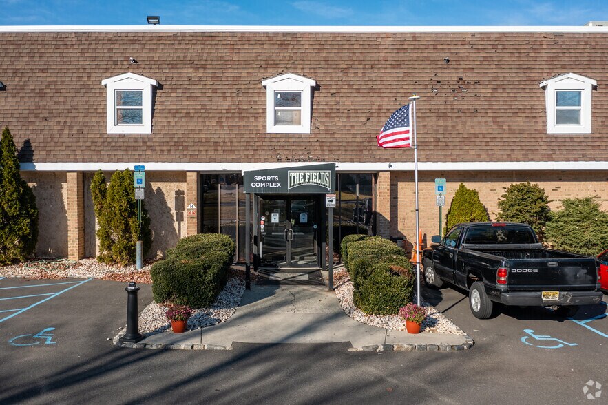 More Photos Of 8 Cornwall Ct, East Brunswick Freestanding For Lease