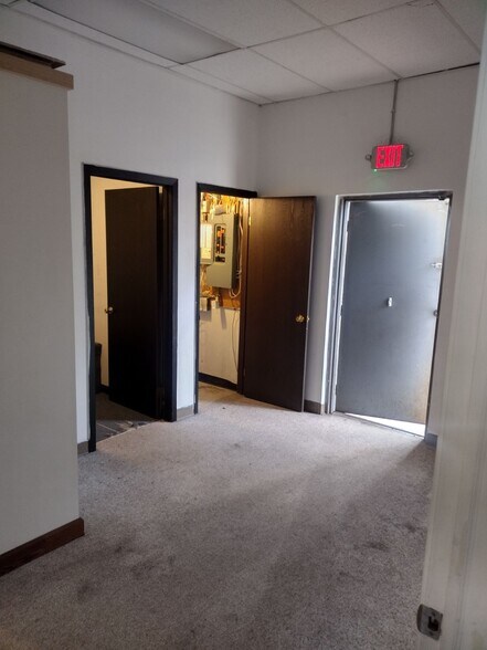 More Photos Of 16761 Saint Clair Ave, East Liverpool Unknown For Lease