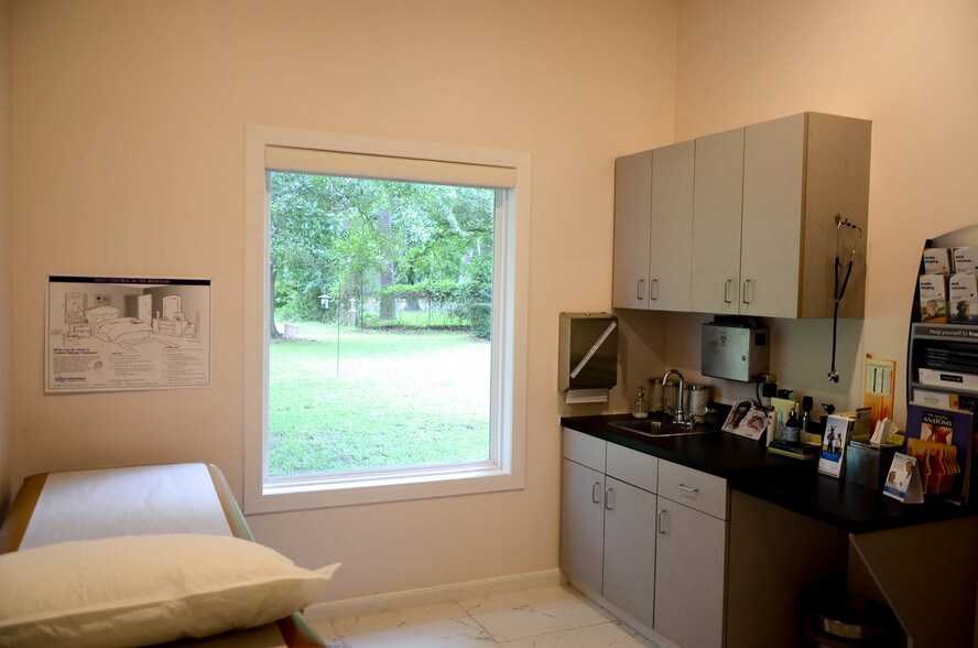 More Photos Of 13661 Vermarion Rd, Houston Medical For Lease