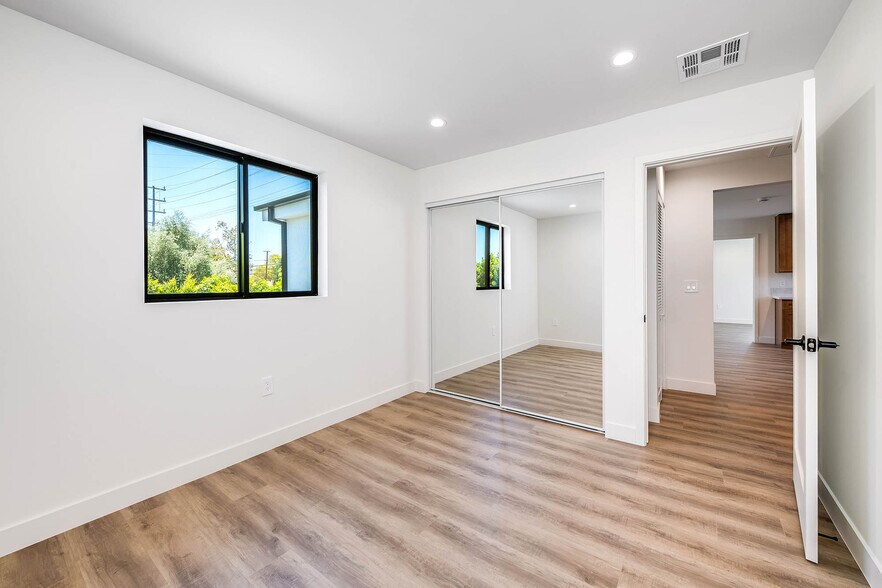 More Photos Of 5954 Simpson Ave, Valley Village Apartments For Sale