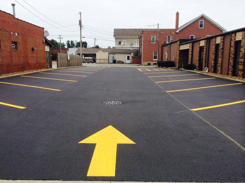 More Photos Of 1003 Broadway, Highland Office For Lease