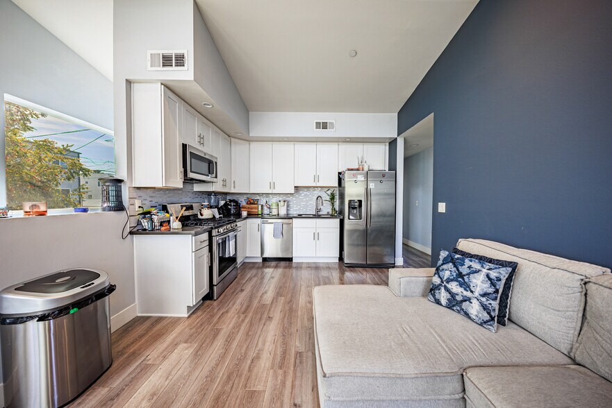 More Photos Of 5743 Case Ave, North Hollywood Apartments For Sale