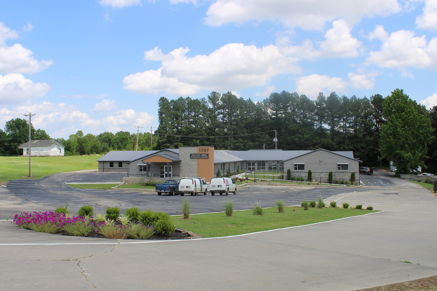 Primary Photo Of 1707 Linwood Dr, Paragould Medical For Lease