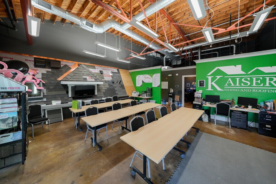 More Photos Of 2923 S Tryon St, Charlotte Office For Lease