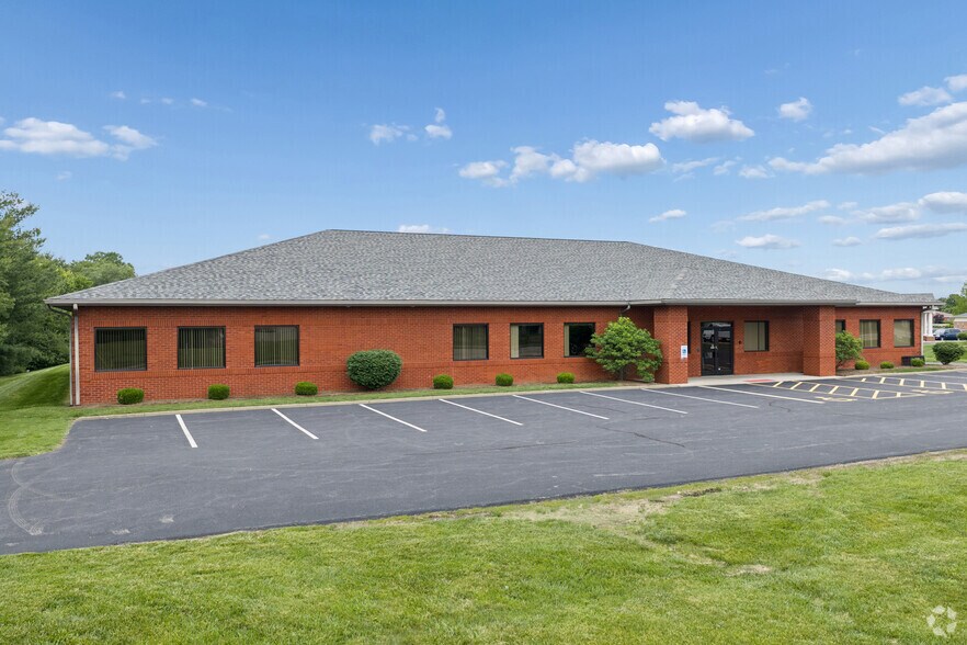 More Photos Of 5050 Old Collinsville Rd, Swansea Office For Sale