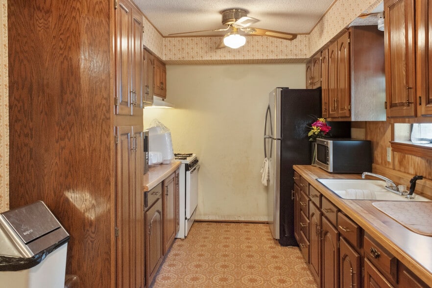 More Photos Of 21177 US Highway 80, Wills Point Religious Facility For Sale