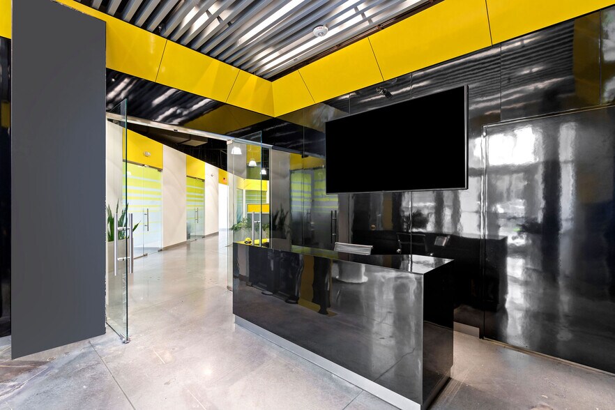 More Photos Of 405-425 SW 148th Ave, Davie Showroom For Sale