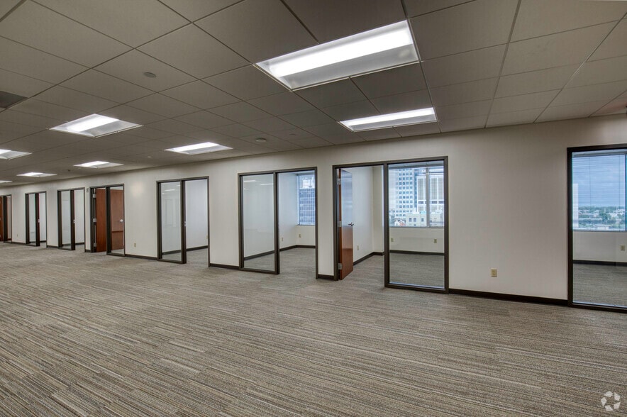 More Photos Of 501 E Kennedy Blvd, Tampa Office For Lease