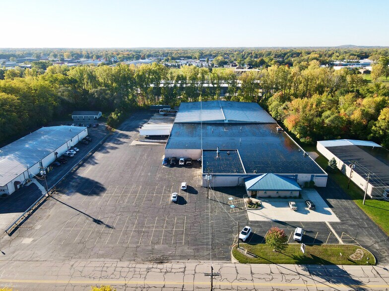 More Photos Of 2135 Industrial Pky, Elkhart Manufacturing For Sale