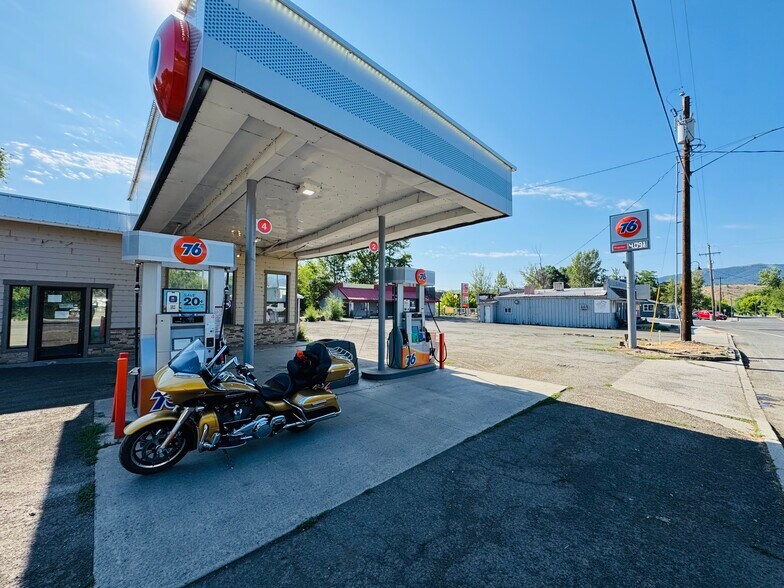 More Photos Of 150 Mountain Blvd, Mount Vernon Service Station For Sale