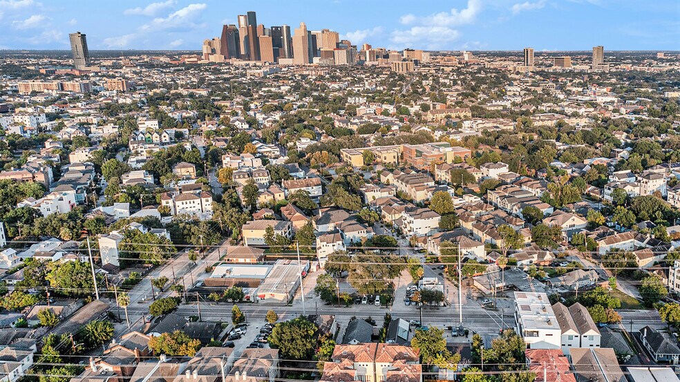 More Photos Of 2032-2050 Dunlavy St, Houston Restaurant For Sale