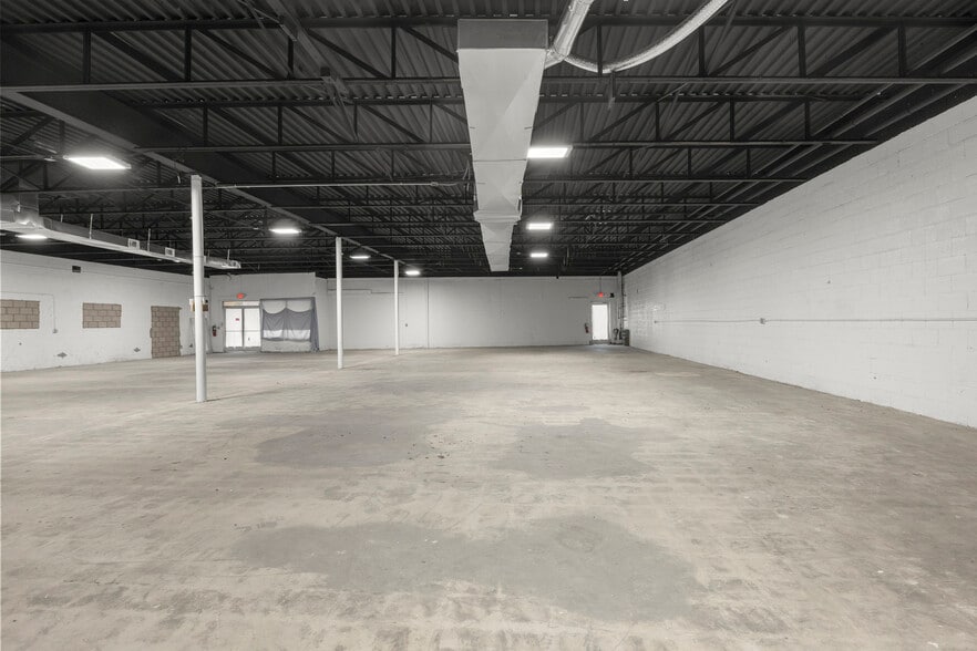 More Photos Of 1056-1060 Southfield Rd, Lincoln Park Freestanding For Lease