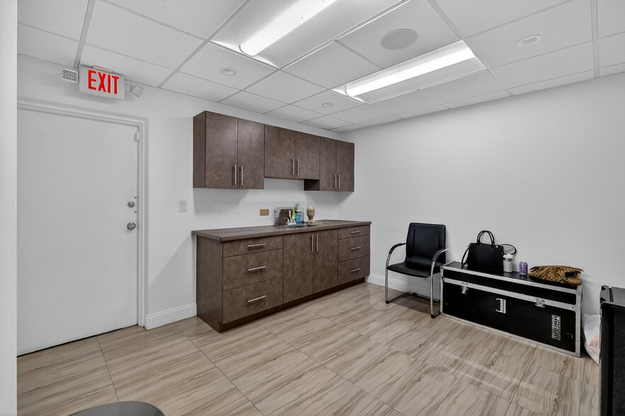 More Photos Of 201 N University Dr, Plantation Medical For Sale