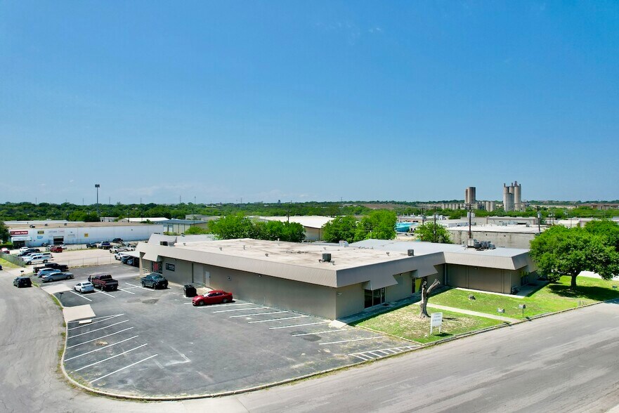 More Photos Of 9707 Ball St, San Antonio Warehouse For Lease