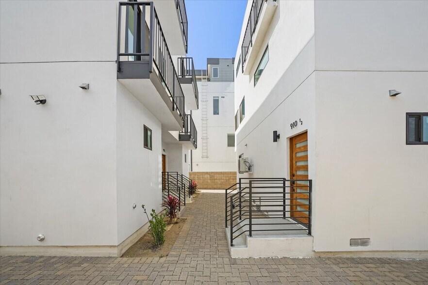 Primary Photo Of 910 Hudson ave, Los Angeles Apartments For Sale