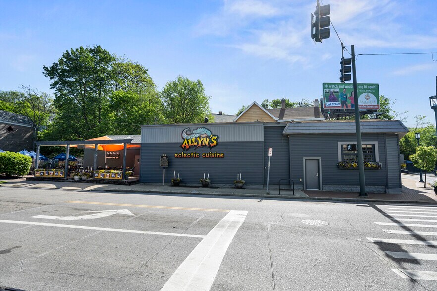 Primary Photo Of 3538 Columbia Pky, Cincinnati Restaurant For Sale