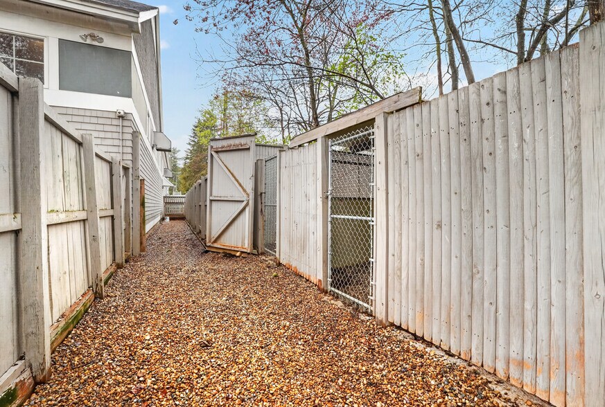 More Photos Of 140 Summer St, Holliston Veterinarian Kennel For Sale