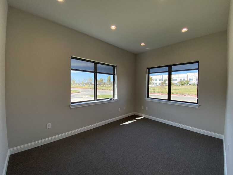 More Photos Of 4425 Plano Pkwy, Carrollton Office For Lease