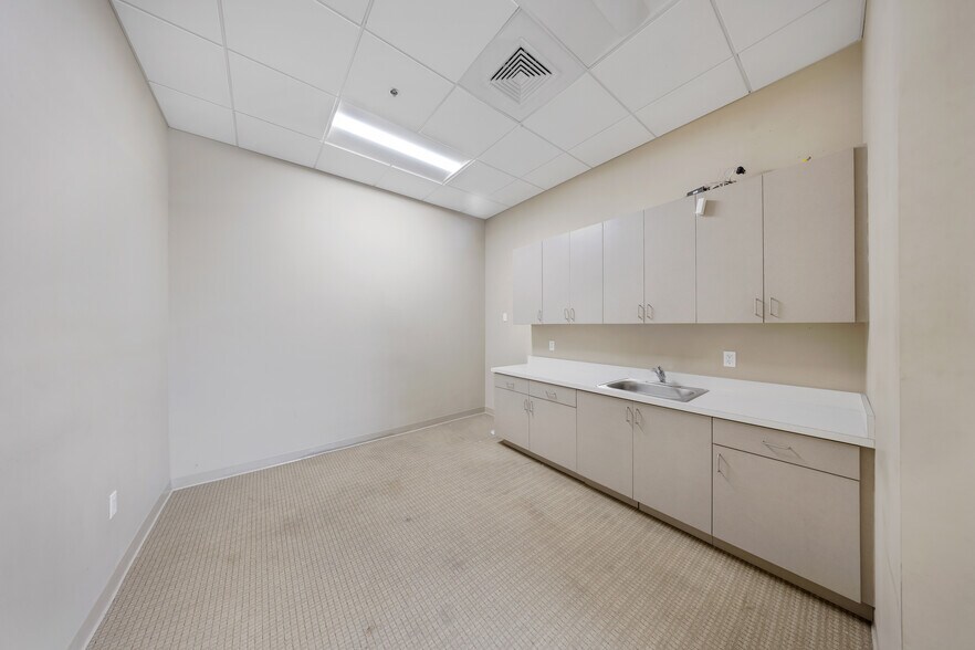 More Photos Of 14001 NW 112th Ave, Hialeah Gardens Warehouse For Lease