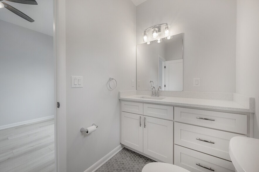 More Photos Of 3921 State St, Tampa Specialty For Sale