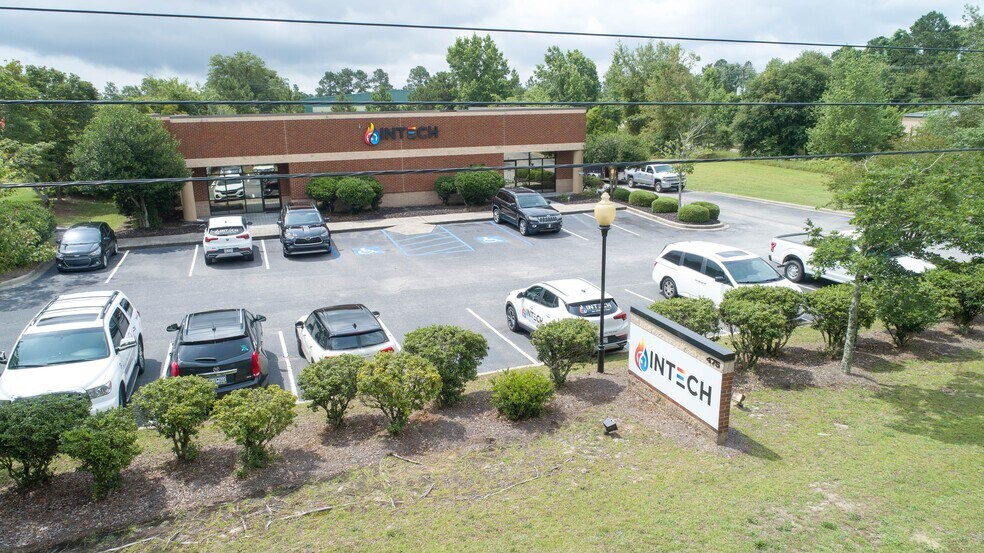 More Photos Of 475 Industrial Dr, Lexington Showroom For Sale