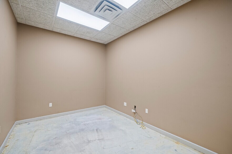 More Photos Of 7705 Quaker Ave, Lubbock Freestanding For Sale