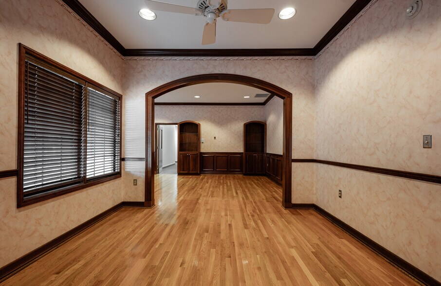 More Photos Of 110 E Carver St, Durham Medical For Lease