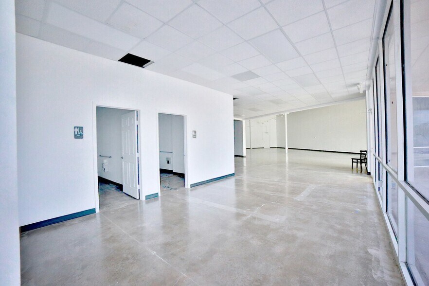More Photos Of 11130 Gulf Fwy, Houston Storefront Retail Office For Lease