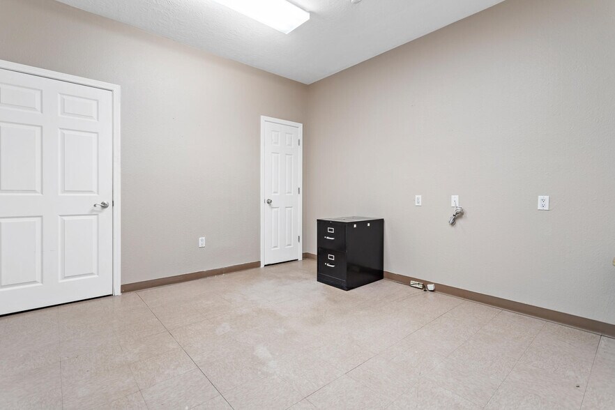 More Photos Of 5140 Gulfway Dr, Sabine Pass Restaurant For Sale