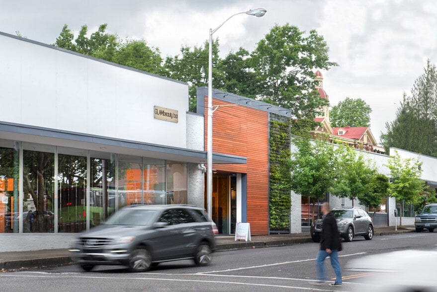 More Photos Of 1001-1005 Broadway St, Vancouver Freestanding For Lease