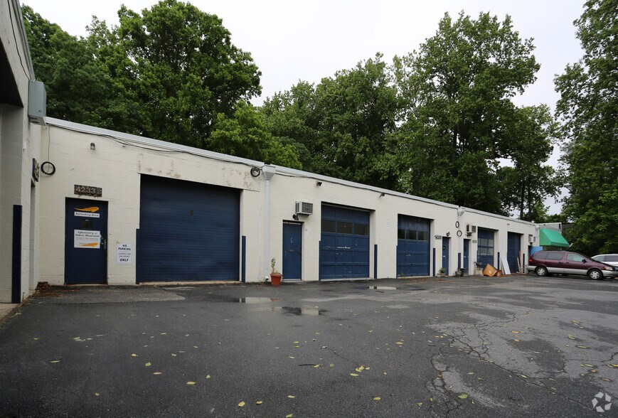 More Photos Of 4233 Howard Ave, Kensington Warehouse For Lease