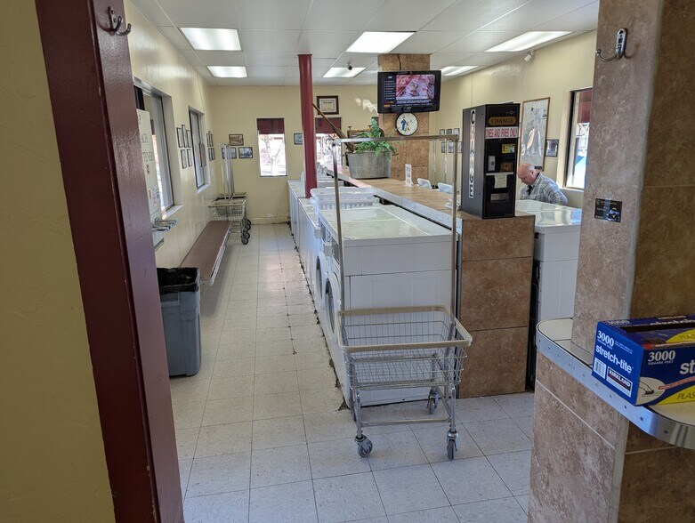 More Photos Of 325 E Gurley St, Prescott Freestanding For Sale
