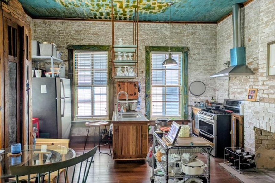 More Photos Of 828 E 15th St, Brownsville Office For Sale